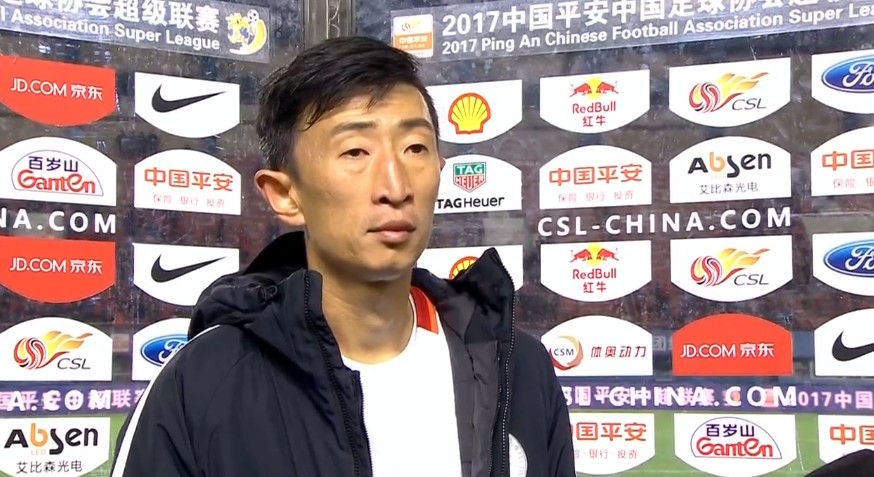 一个讲述机械人之间的恋爱短片。孤介木讷的男机械人（安德鲁·加菲尔德 Andrew Garfield饰）本来过着层次分明却原封不动的茕居糊口，直到碰见了热忱性感的女机械人（西耶娜·盖尔利 Sienna Guillory饰），恋爱的火花被刹时点燃了。热恋的他们一路往音乐会一 起往丛林安步……但女机械人变乱不竭，每次男机械人都决然拆下本身的身体，默默的、经心全意的往爱她。当女机械人又一次重创躺在急救室时，男机械人再一次奉献出了本身的身体：这一次，是全数。