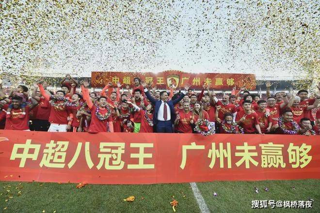 斯基拉提到，皇马主席弗洛伦蒂诺钟爱法国球星姆巴佩，他准备和姆巴佩的母亲以及律师展开谈判。