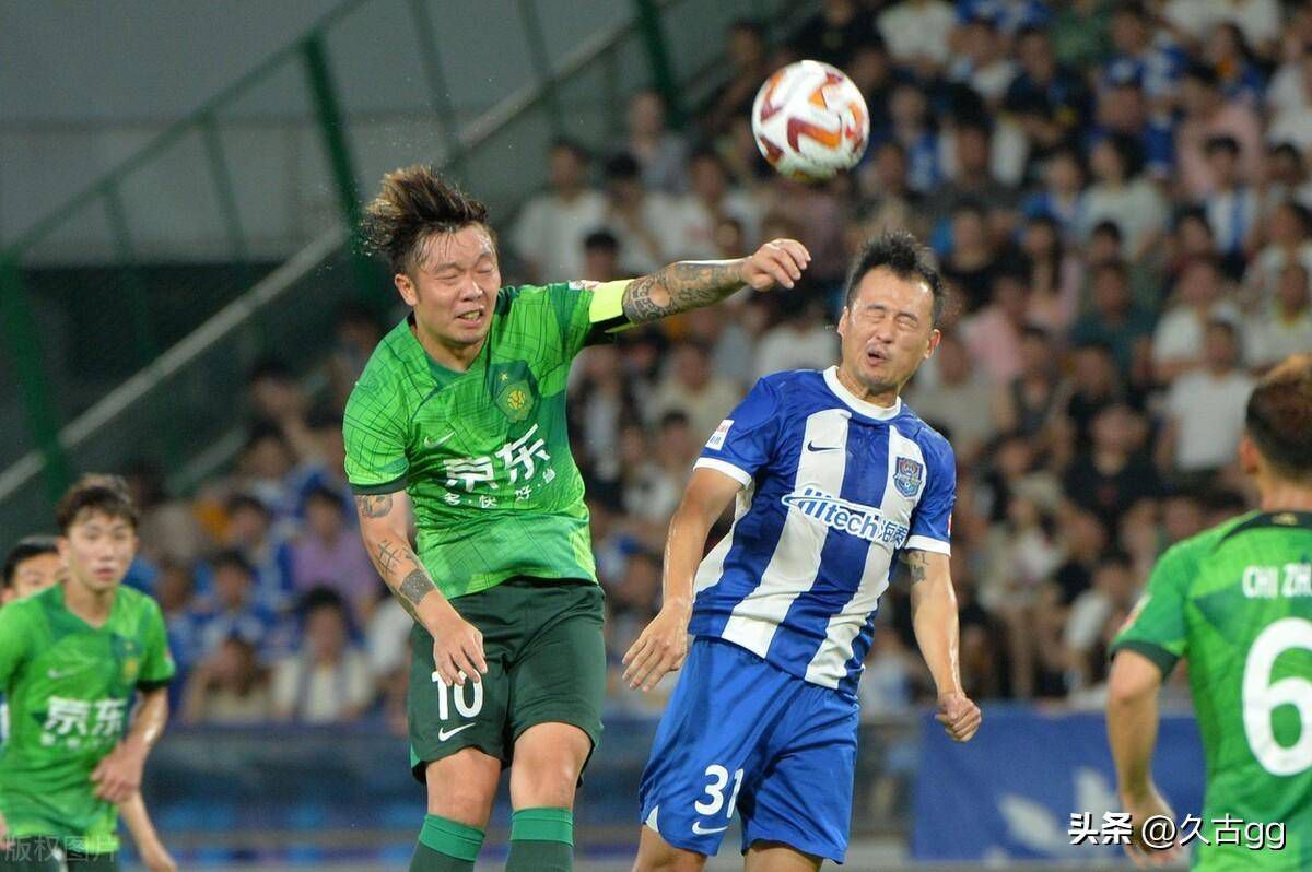 萧初然感觉头大无比......跟叶辰说了多少次，不要再弄那套东西骗人，他非是不听，反而是越骗越多，而且都是惹不起的大人物。