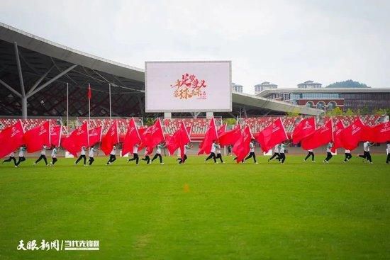 ゴーリキーの同名の戯曲を、監督の黒澤明と小国英雄が翻案。陽の当たらない、江戸の場末の棟割長屋に暮らす鋳掛屋、夜鷹、飴売り、遊び人、役者くずれ、泥棒、お遍路など、様々な人々と嫌われ者の年夜家夫婦が織り成す辛口の人生模様。黒澤としては珍しく短时间間・低予算で仕上げた作品である。それまでの長い製作期間と膨年夜な製作費に業を煮やした東宝は、この作品を黒澤本身に製作させた。黒澤はオープン・セット一杯と室内セット一杯だけを作り、进念なリハーサルをして複数のカメラで一気に撮り上げたといわれている。