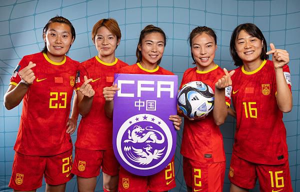 罗伊斯的情况与胡梅尔斯类似，他是否能够获得一份为期一年的续约合同将在5月中旬赛季结束后决定。