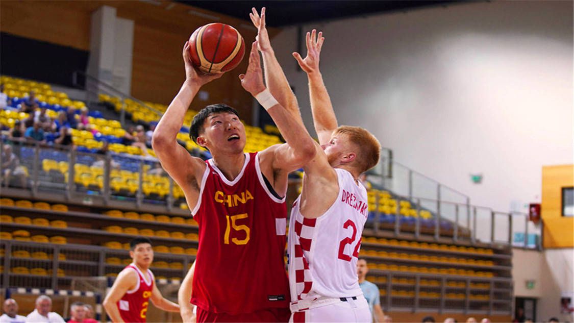 落后榜首的勒沃库森3分。