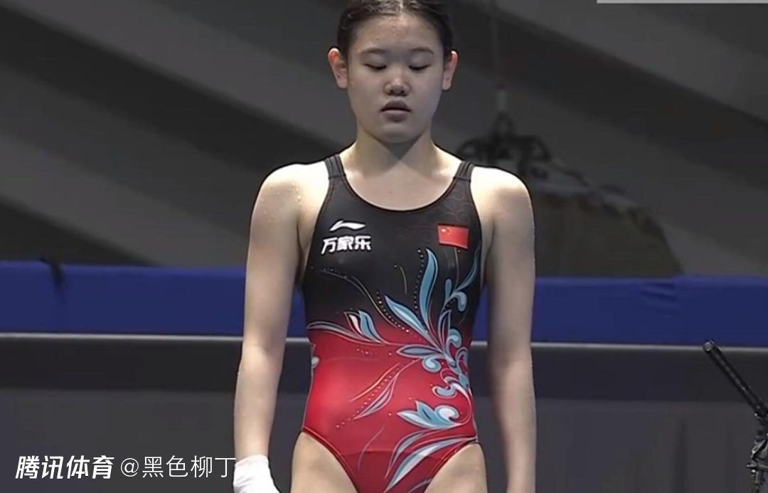 上半场比赛结束，那不勒斯0-0弗洛西诺内。