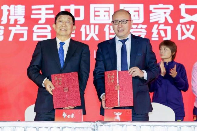 在欧冠小组赛最后一轮比赛中，20岁边锋汉密尔顿上演曼城一线队首秀，并打进一球，帮助曼城客场3比2击败贝尔格莱德红星。