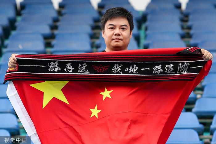 徐俊来到美国后，发现案件十分蹊跷，凶手依然逍遥法外