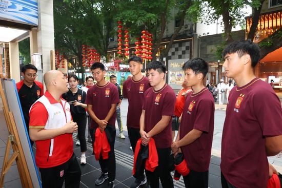 可以说，这一类影片凸起地反应了近年部门喷鼻港导演急功近利的心态，想在港人北上的潮水中操纵本身的旧作的影响力打开内地市场，却不正视对作品自己的打造，使得这些作品尽年夜大都都是粗制滥造，不但侵害了本身的口碑，也更在必然水平上加快了港片的灭亡。