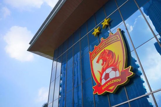 尤文的高层一直在试图去解决董事会留下了财务问题，俱乐部的新高管们在筹集以及移动资金方面都存在着重重困难。