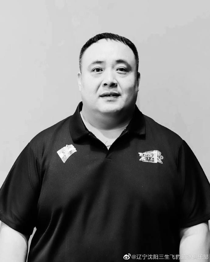 并且工程师复苏以后，他直接疏忽人类，而是摸着戴维的头，恍如是本身缔造者的缔造者对本身的越级承认一般。