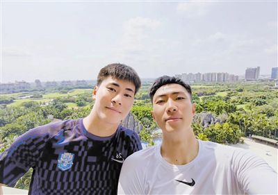 如果球队拥有一名可以打进15至20球的前锋，就能让全队放心，在比赛中你就会知道应该把球传给谁。
