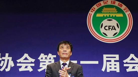 陈多多笑嘻嘻的说道：这个基金啊，是专门救助北美华裔孤儿的，解决他们的日常生活所需，同时还会供他们读书，一直到步入社会、拥有稳定收入。