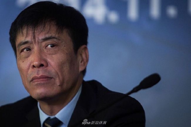 叶辰淡淡一笑，道：我之所以听说过吴家，还是因为前几天，抖音上有一个在医院厕所抢老大爷屎吃的网红。