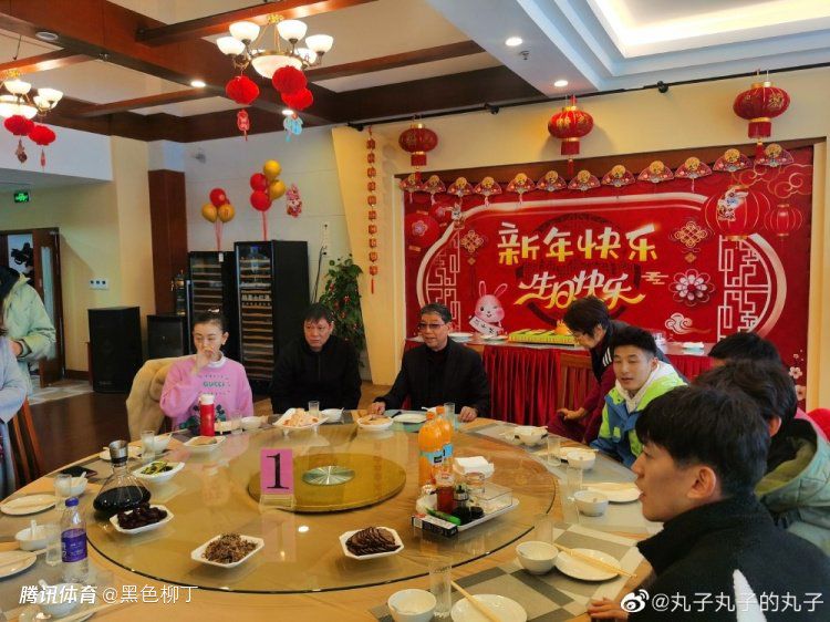 第32分钟，多特外围远射被多纳鲁马扑出，阿德耶米近距离补射打高了。