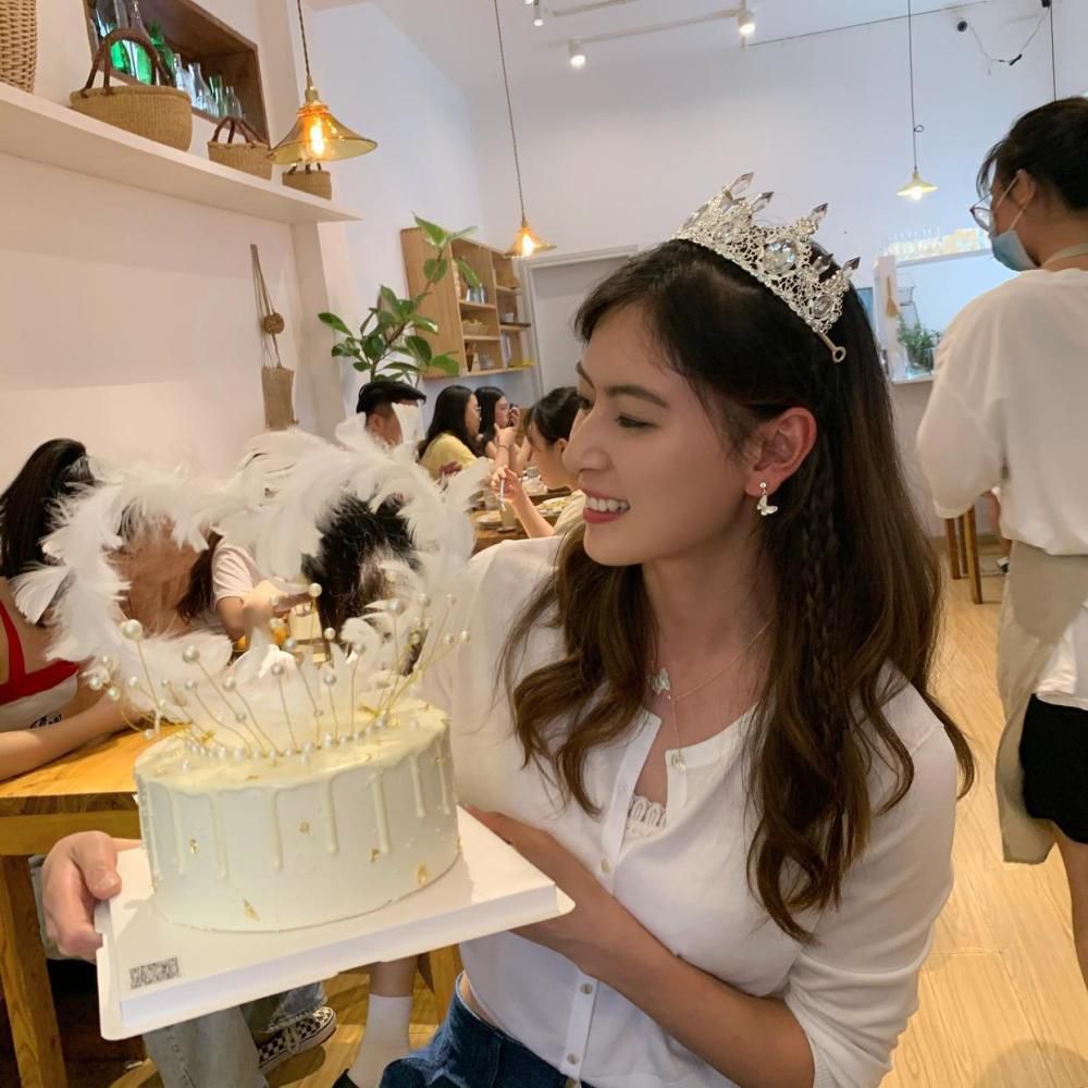说着，叶辰又道：你记住，你这次去教训他们，完全是出于吴家的保镖在香格里拉闹事、毁了叶家的面子。