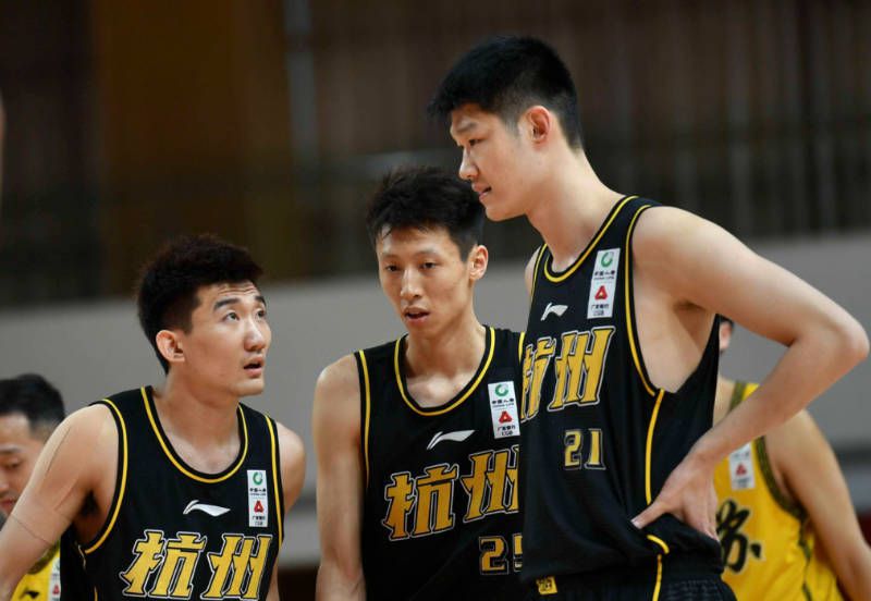 活塞遭遇20连败，接下来的对手是76人、76人、雄鹿、老鹰、爵士。
