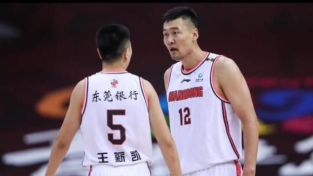 这时候，宋婉婷开口说道：035号出价八百亿，请问还有没有比他更高的了？伯纳德·艾尔诺一下子有些没底，他也不确定这老家伙是不是虚张声势。