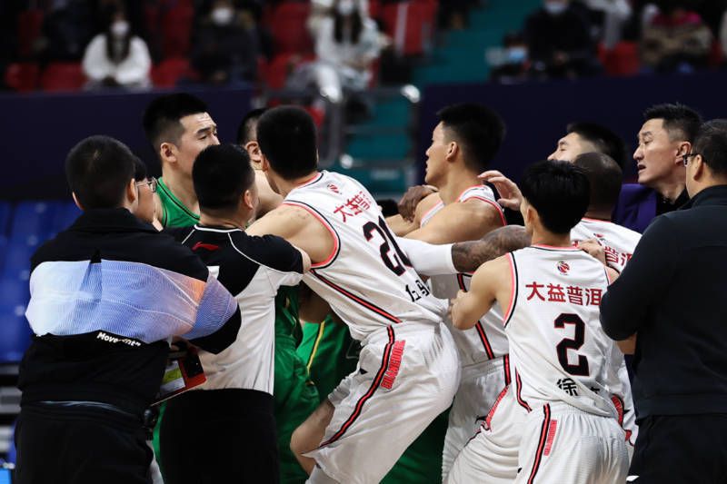 你知道那个电影明星许晴吧，韩阿姨看起来比她还要年轻，还要漂亮。