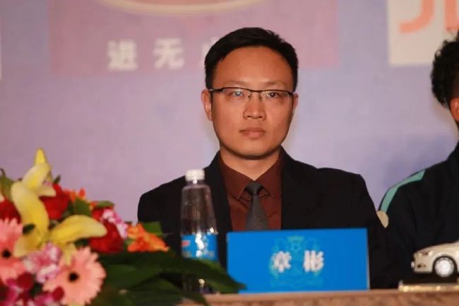 希望我们能继续保持这种平衡，霍伊伦肯定会从边锋的底线传中而不是内切中受益。