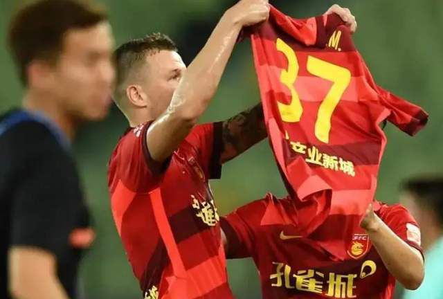 AC米兰1-1亚特兰大。