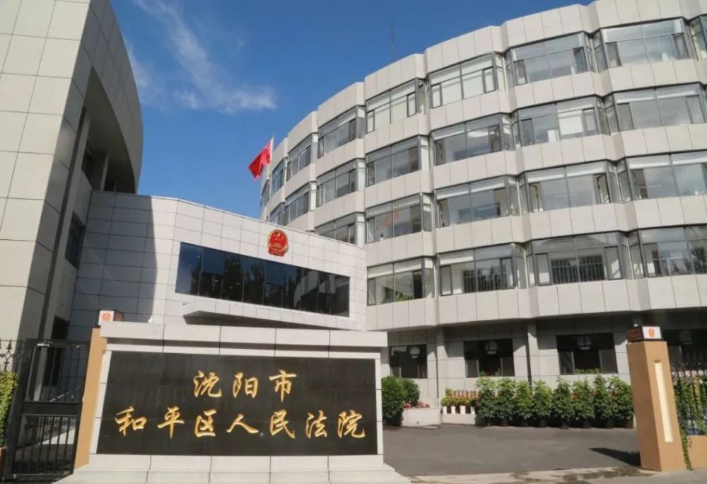 他有赡养我的义务，我现在没有地方居住，他必须接纳我、赡养我。