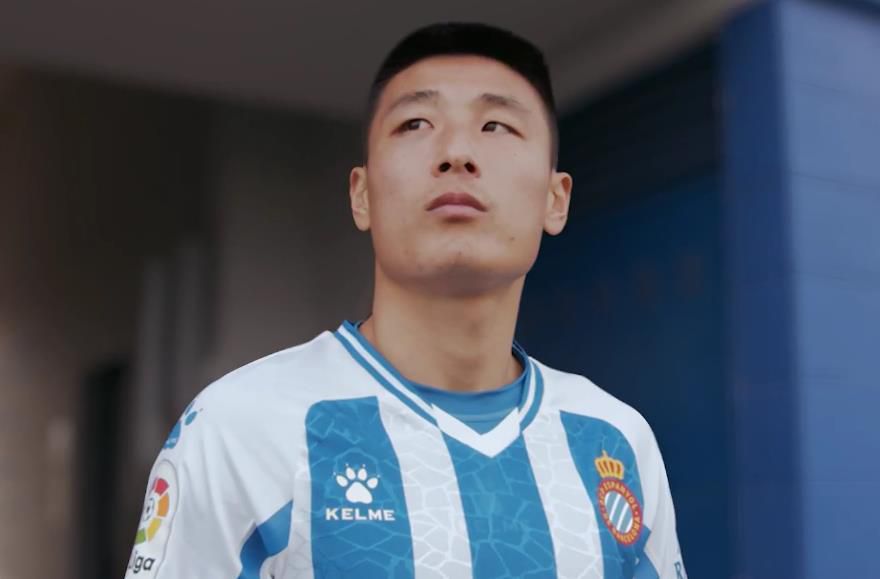 骆家成竟然失踪了……这……这怎么可能……费建中一下子心神俱骇，于是，他立刻对身边的佣人说道：快。