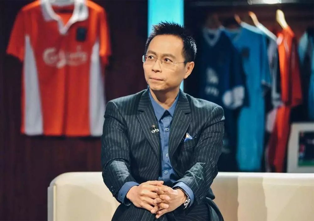 他直言自己一度纠结不知道该拍什么，直到看见《热搜》的剧本才眼前一亮
